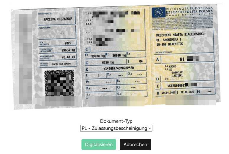 Polnischer Fahrzeugschein im Scanner, persönliche Daten geschwärzt